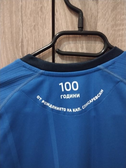 Тениска на Левски