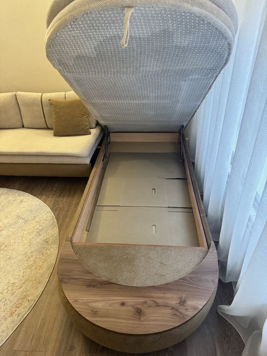 Продается угловой диван,раскладной в хорошем состоянии