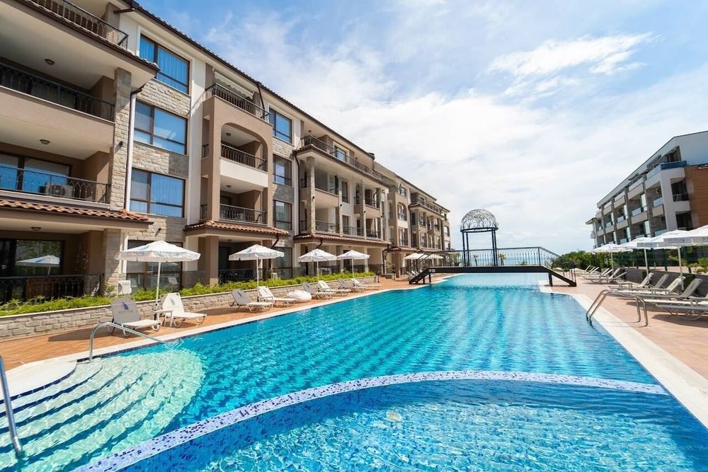 Обзаведен двустаен апартамент с гледка море в луксозен комплекс, кв.