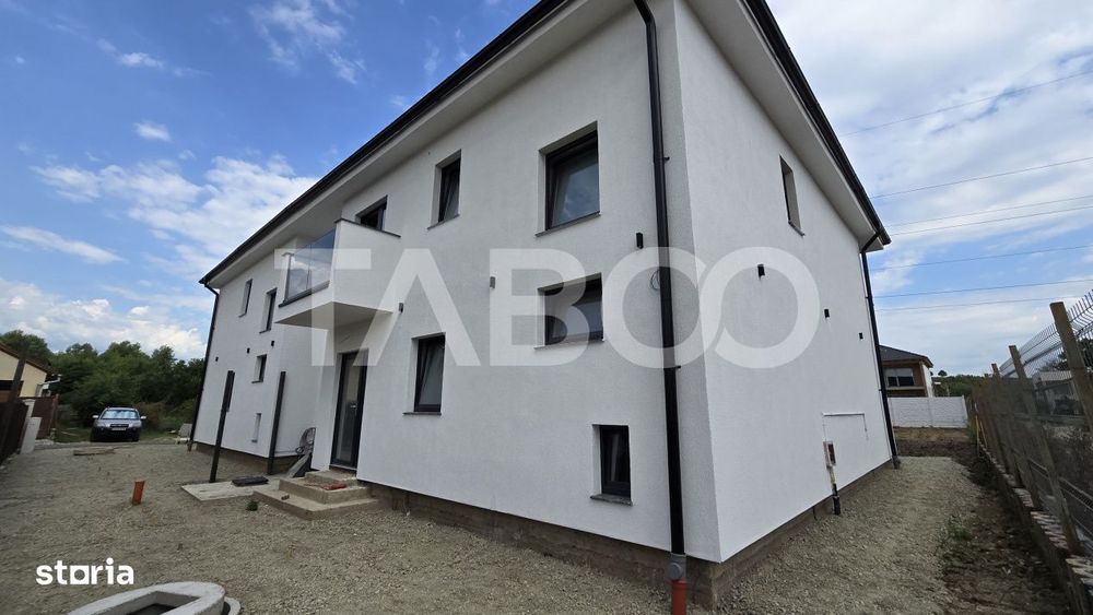 Duplex de vanzare 450mp teren liber 4 camere 2 bai 2 parcari Selimbar