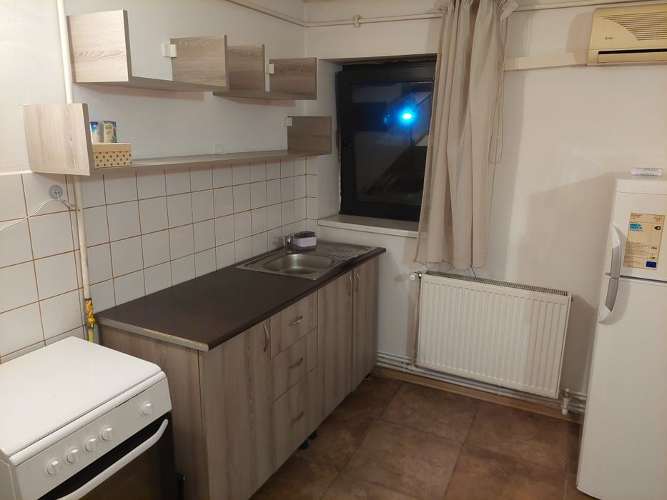 Garsoniera decomandata,ultrancentral, AC, centrala termica, zona Muzeul Olteniei
