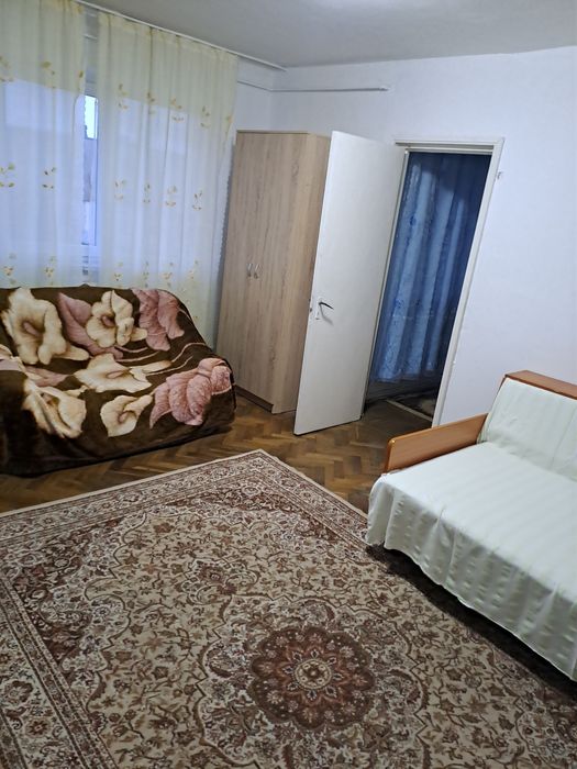 Închiriez apartament