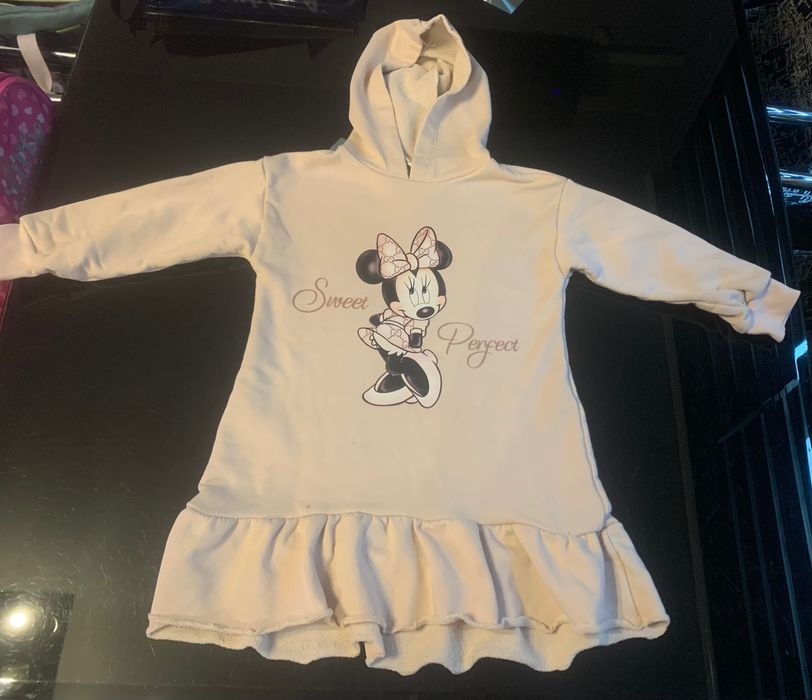 Пет  роклички и поличка за момиче на 5 год