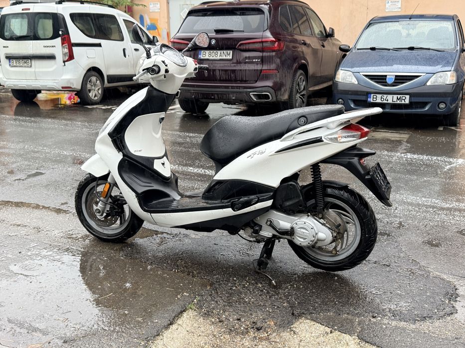 Piaggio New Fly - 25km/h - FARA PERMIS