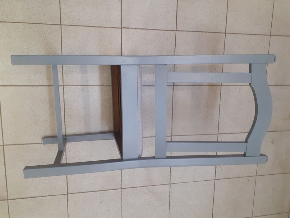 Стол от масивна дървесина и дамаска