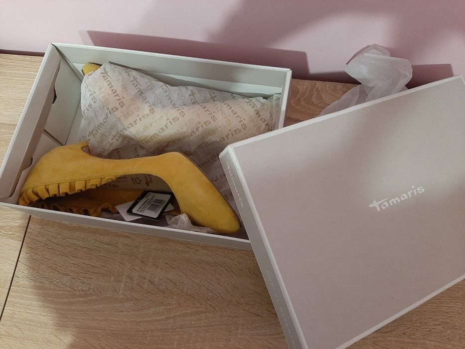 Нови обувки Tamaris