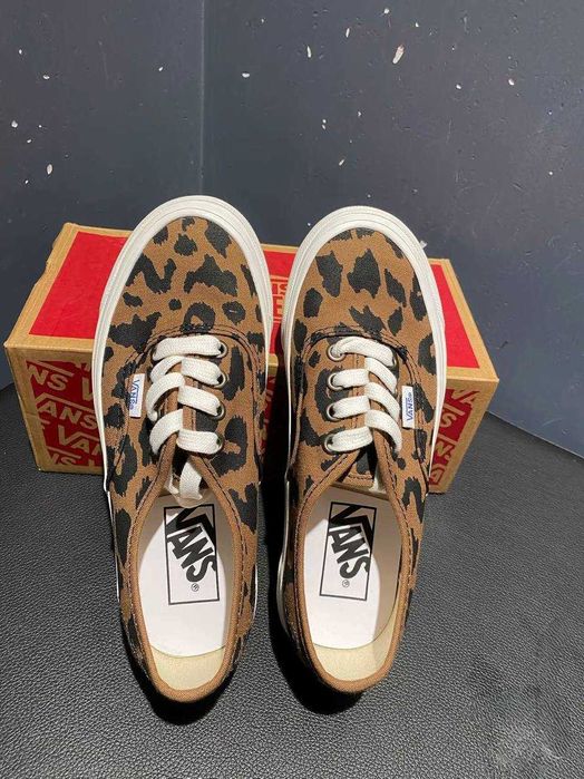 Vans   Authentic