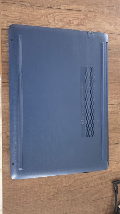 HP лаптоп малък 13,9инча