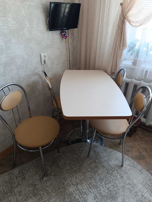 Продам стол и стулья