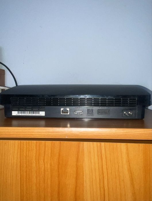 Vând Ps3 modat cu maneta și cabluri