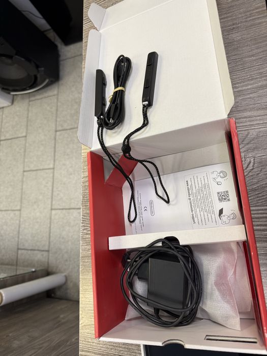 Nintendo Switch OLED + 2 Игри