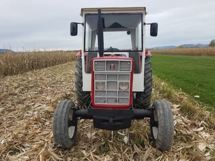TRACTOR INTERNATIONAL 654 + Disc, Plug, grăpi, prăşitore