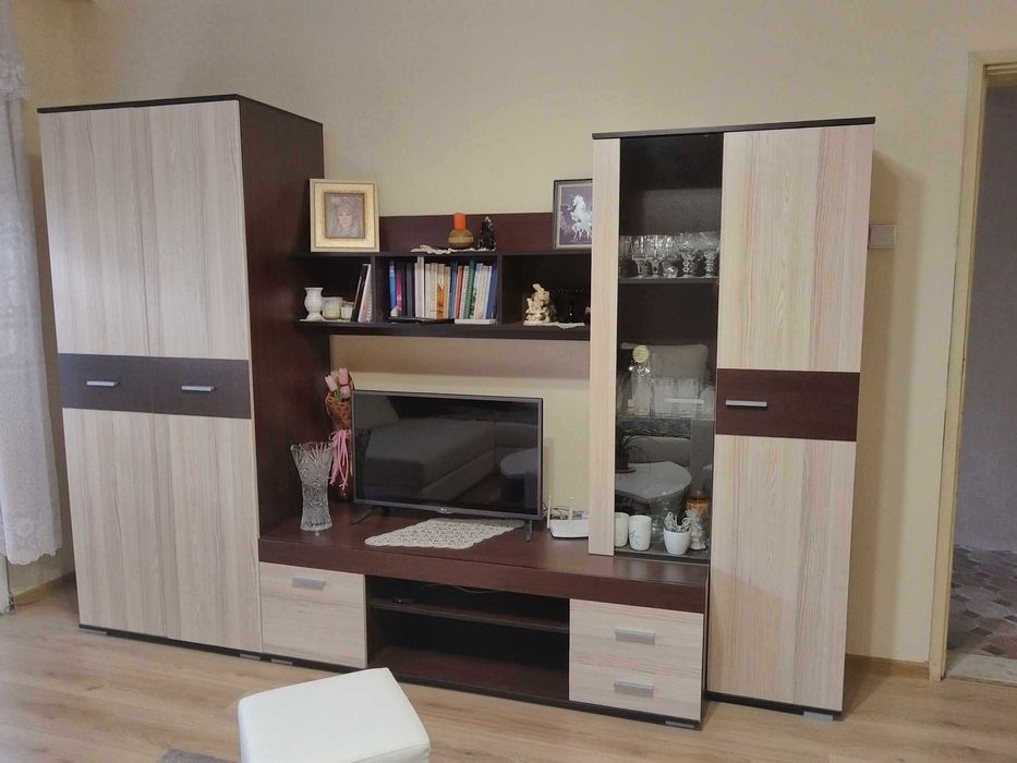 мебели за хол-ъглов диван, маса и секция