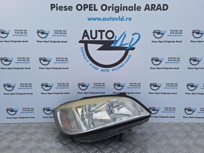Far dreapta cu bec Opel Zafira A
