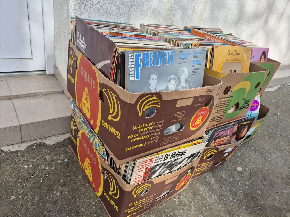Vând Lot 150LP Discuri Vinil colectie muzica usoara straină mixta