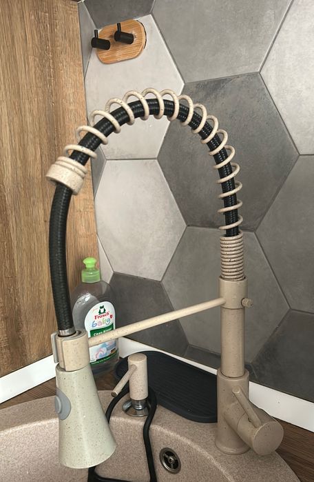 Baterie de bucatarie cu 2 functii de curgere si dus flexibil