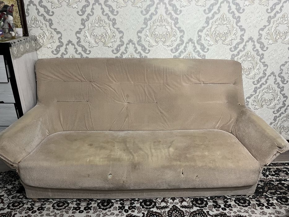 Диван отдаю почти даром