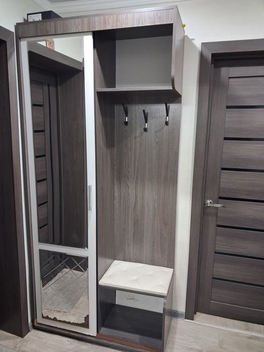 Продам прихожую б/у