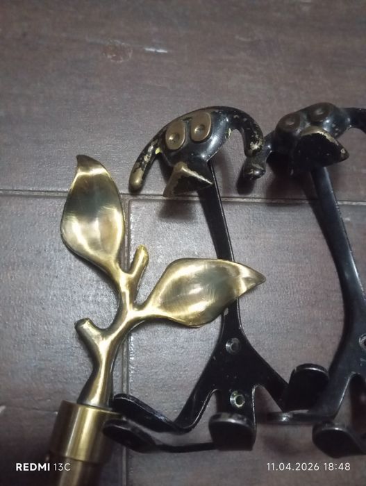 Вешалка настенная