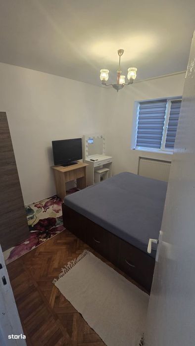 Apartament 3 camere, balcon, etaj 4, Târgoviște