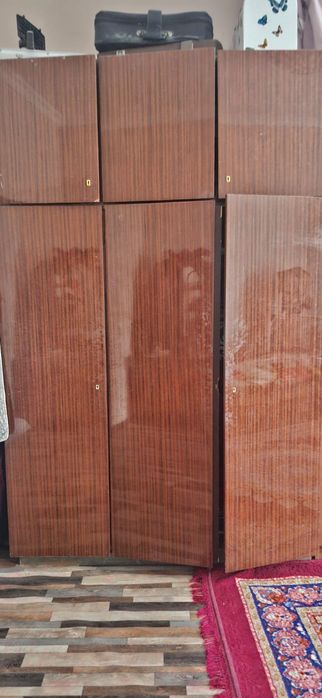 Советский шкаф среднем качестве