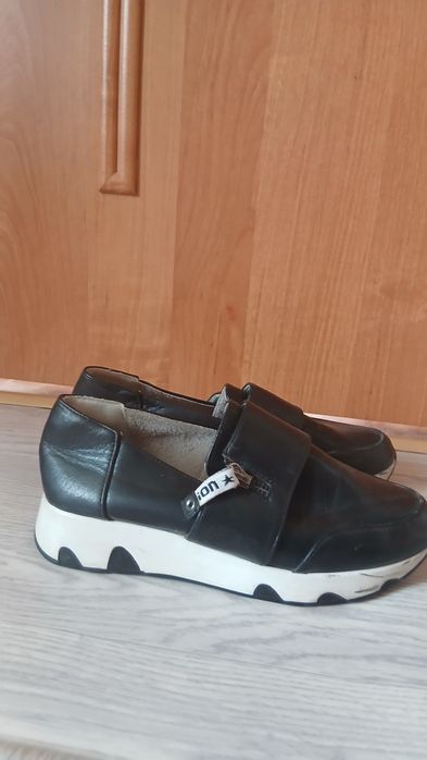 Продаю обувь в хорошем состояний