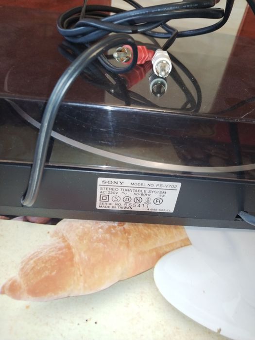 Vând pick-up Sony  PS-V702