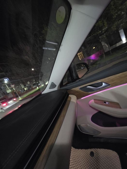 Продаётся Seres SF5