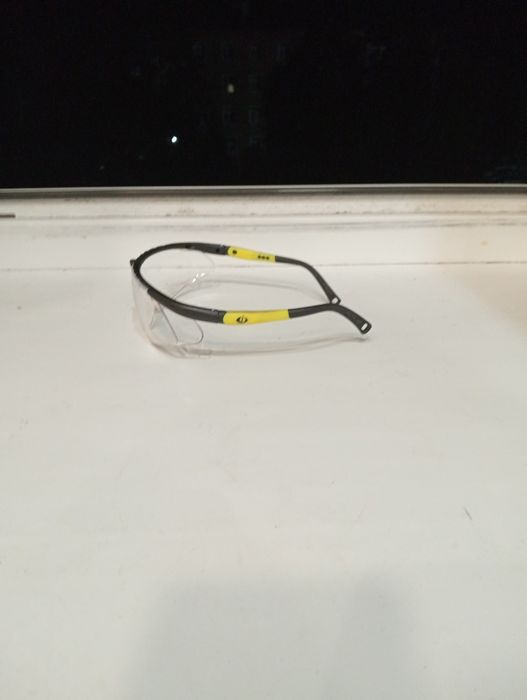 Продам защитные очки.