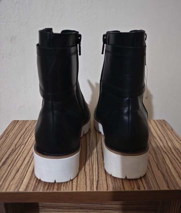 Нови дамски боти естествена кожа - 40% 36 размер черни с бяло
