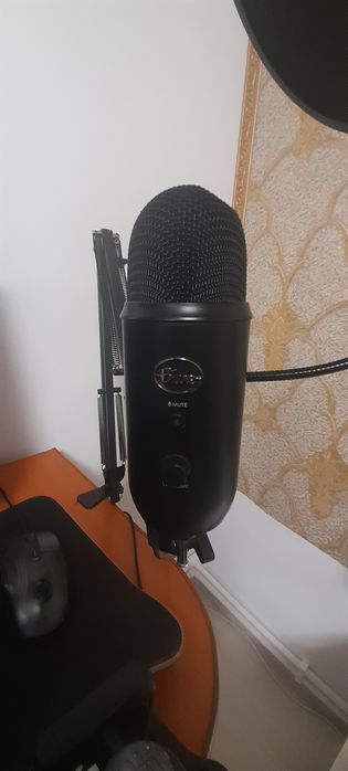 Microfon Profesional Blue Yeti + Suport Reglabil