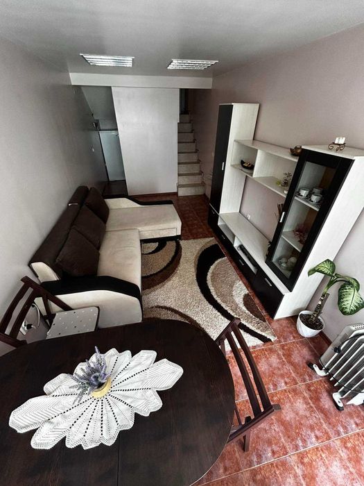 Отдавам самостоятелна квартира(къща) на две нива+