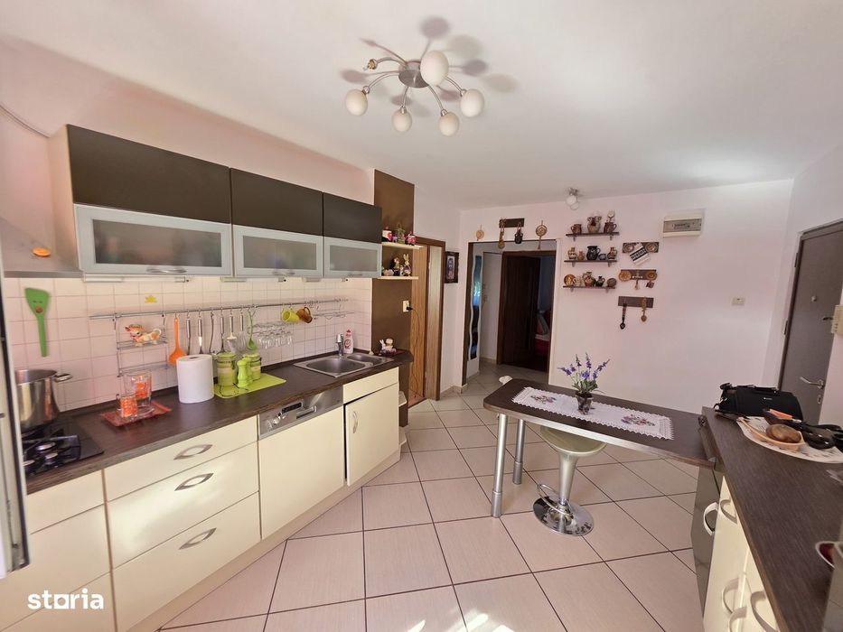 Apartament 3 camere de vânzare – Zona Aradului