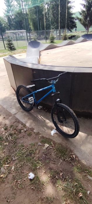 Bicicleta dirt jumper, Author exe 24