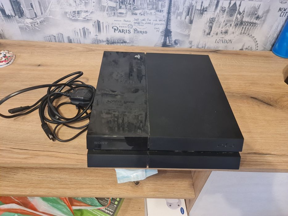 PS4 fat 500GB конзола в много добро състояние