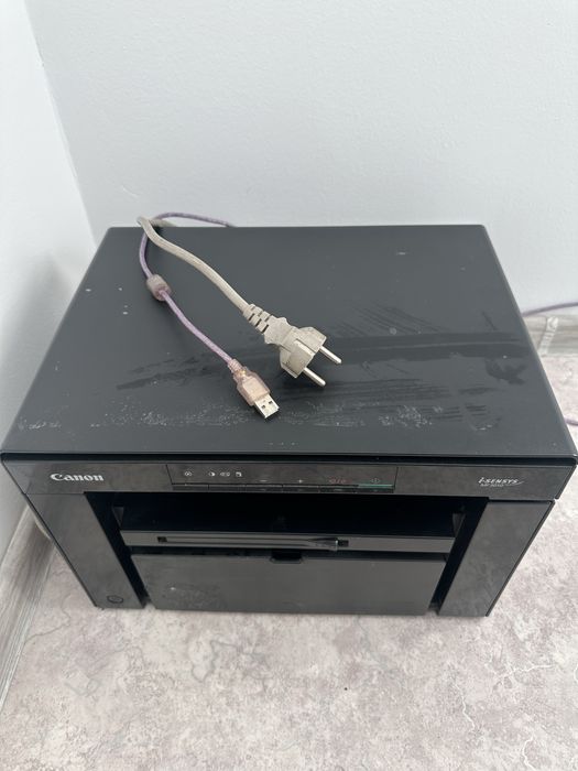 Продаю принтер canon MF3010