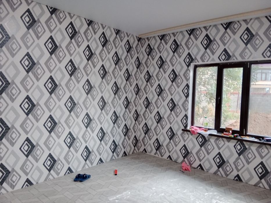 Не дорогая поклейка обоев