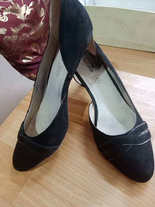 туфли сатылады.40 р