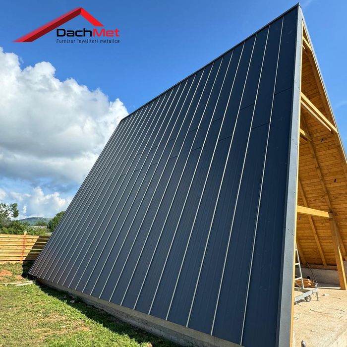 Vindem case de lemn cu două dormitoare baie bucătărie și living