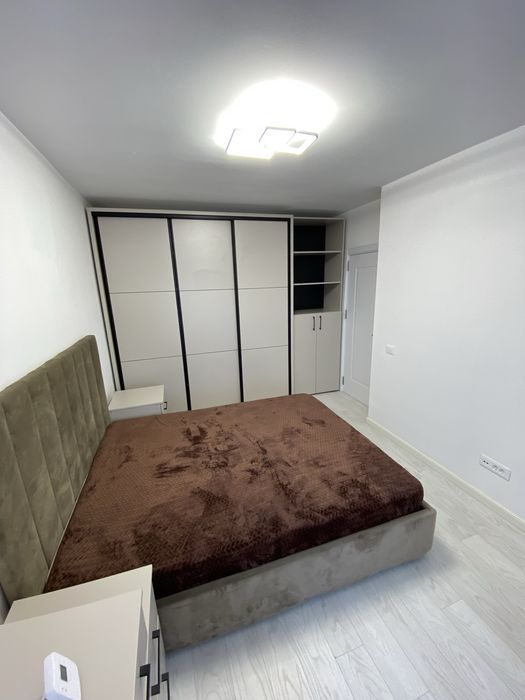 Închiriez apartament cu doua camere.