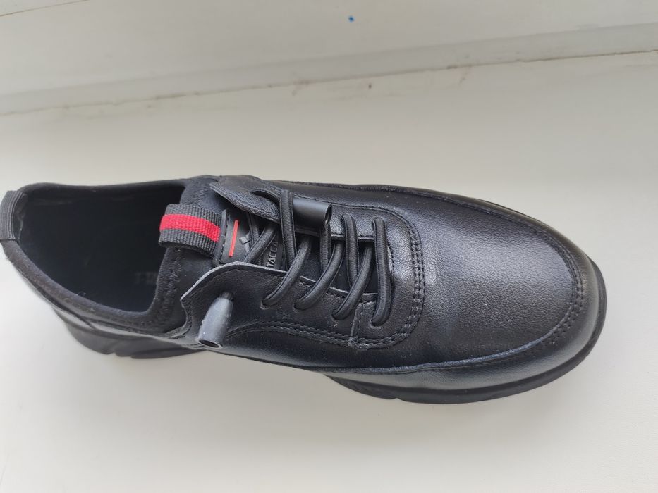 Продам туфли школьные