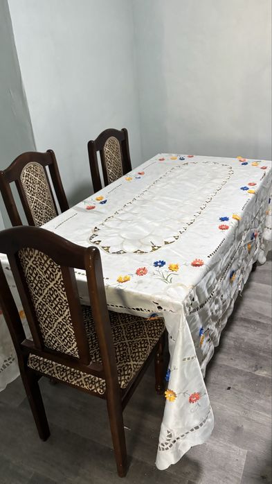 Стол и стулья в отличном состоянии