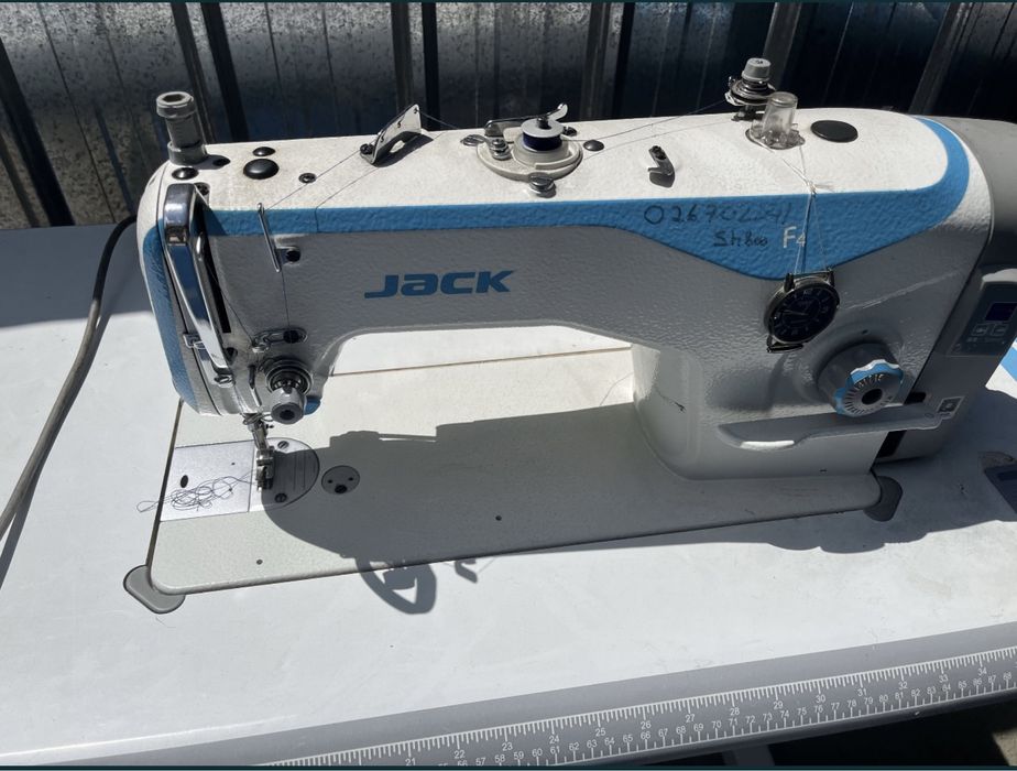 Швейная машинка jack