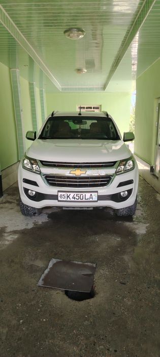 Аренда автомобилей внедорожники траилблазер, каптива и пекап и другие.