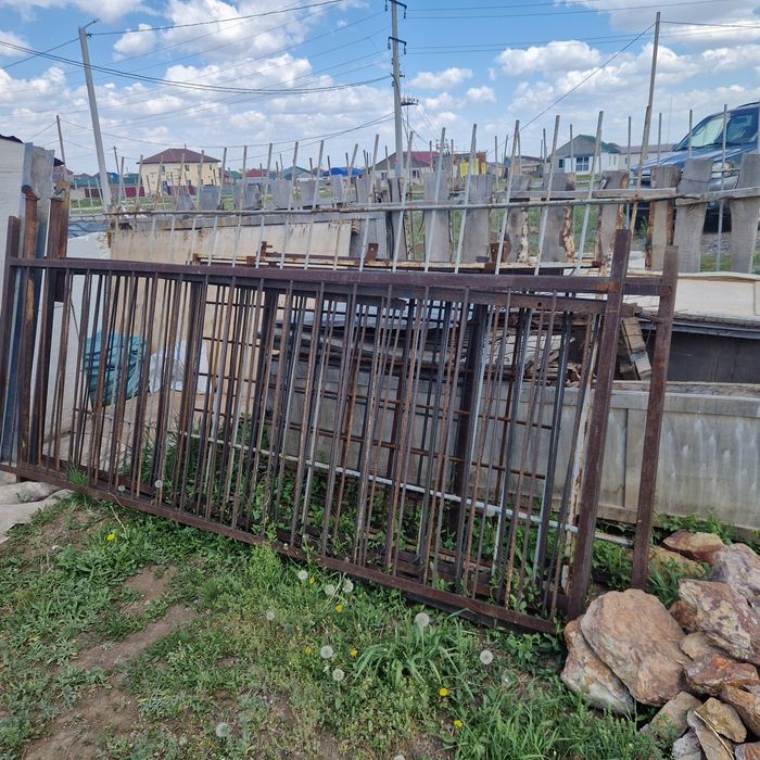 Забор деревянный.Железный.