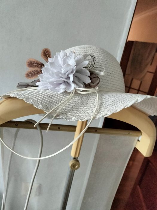 Шляпа белая летняя