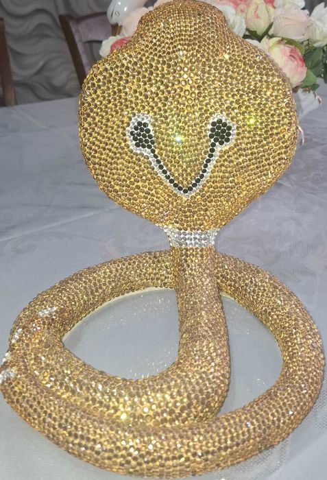 Продаётся  статуэтка кобра