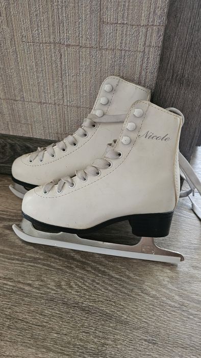 Продам коньки фигурные