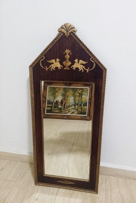 Oglinda deosebită Empire