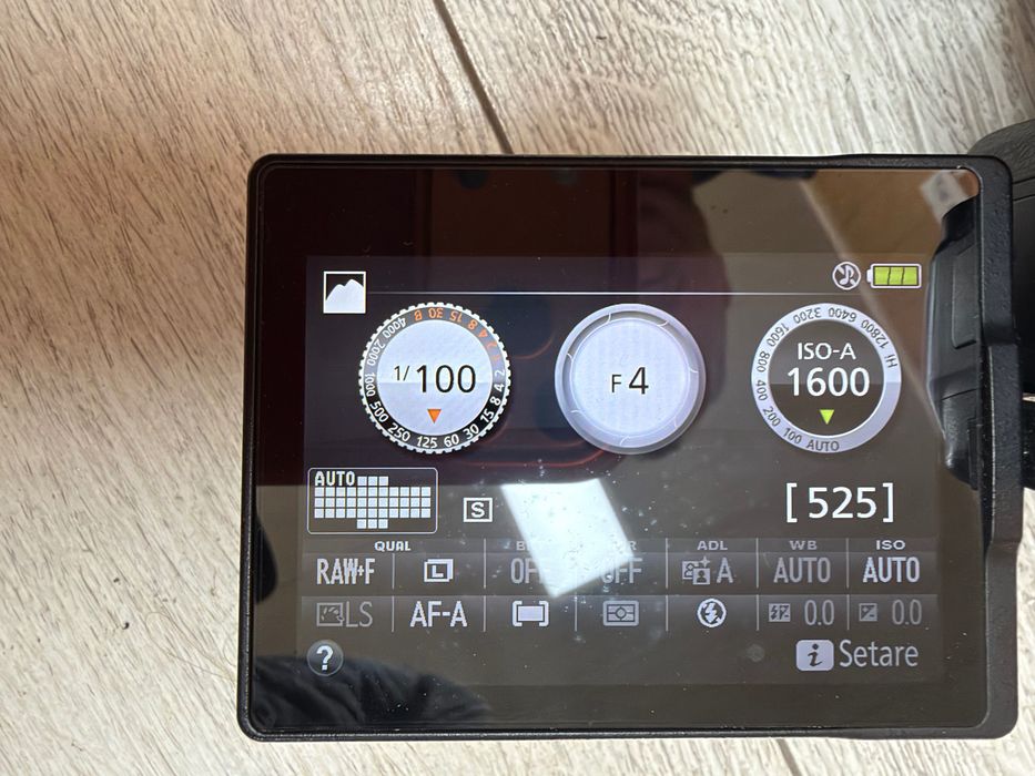 Vând aparat foto DSLR Nikon D5300